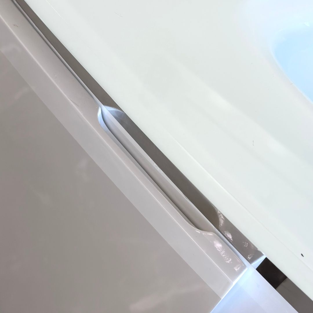 40'' Trieste asymmetrical white with silver vanity