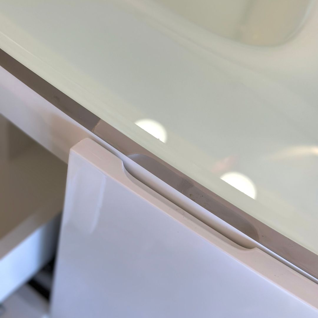 40'' Trieste asymmetrical white with silver vanity