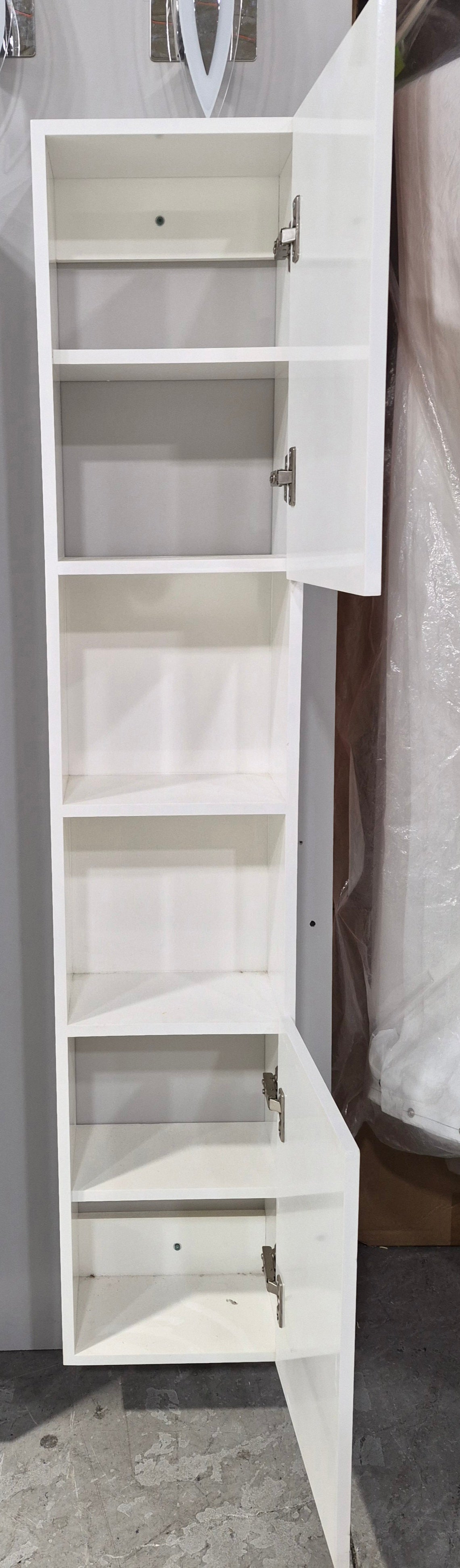 Wall cabinet in lacquered white gloss finish