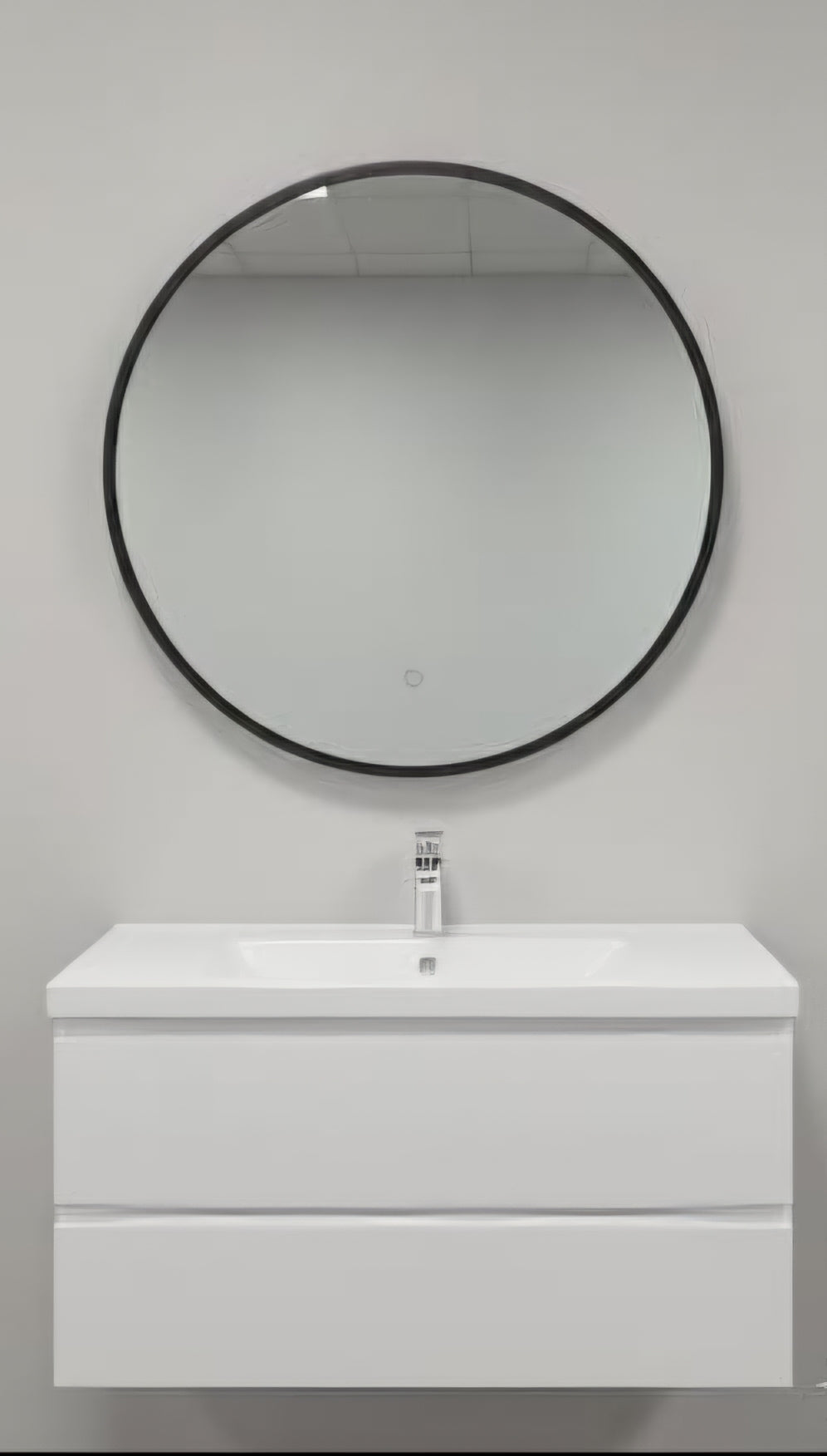 31,5'' Nuoro round mirror in  elegant black metal frame